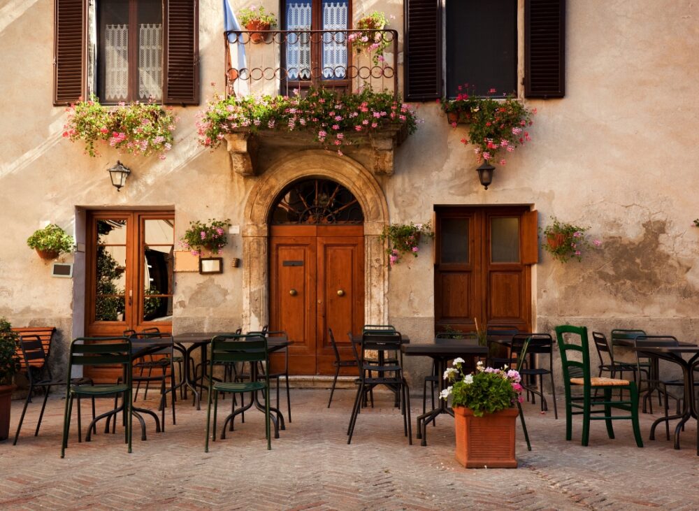 konsep cafe outdoor sederhana