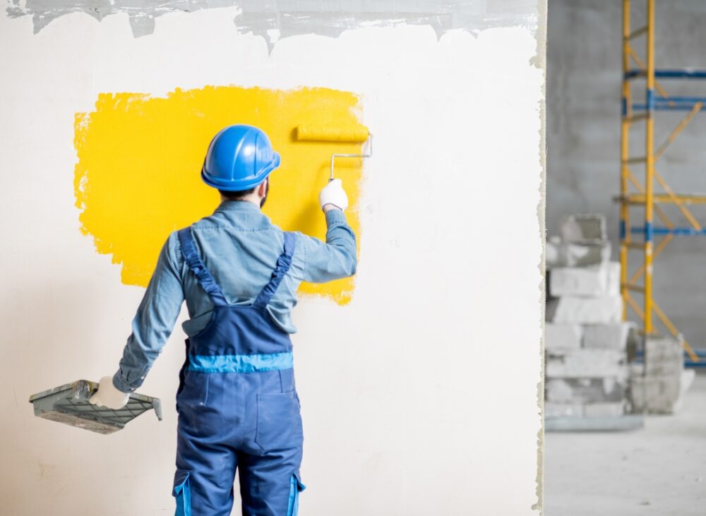 perbedaan cat interior dan eksterior